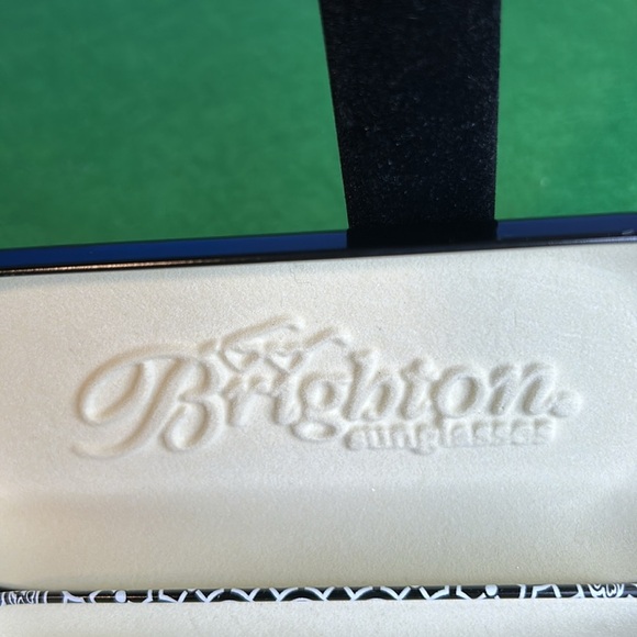 BRIGHTON WOMENS BLACK /WHITE METAL TIN GLASSES/SUNGLASSES CASE - Picture 7 of 10